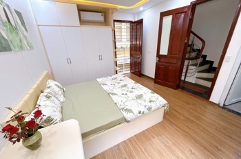 Bán Nhà Thịnh Quang 31m2. 5 tầng. mặt tiền 4m. giá 7.75 Tỷ Đống Đa Hà Nội