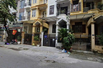 BÁN LIỀN KỀ PHỐ NGUYỄN VĂN LỘC PHÂN LÔ KINH DOANH SẴN HẦM HÀNG HIẾM KHÔNG CÓ CĂN THỨ 2