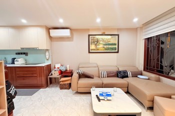 Bán nhà Lạc Long Quân DT40m2, 5 tầng, mặt tiền 4m, 3 P. ngủ, gần ôtô, tiện ích bạt ngàn