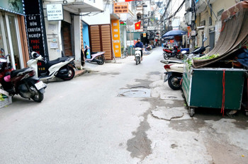 CC CẦN BÁN CĂN NHÀ 2.5 TẦNG  DIỆN TÍCH 33M.NĂM NGAY GIỮA TRUNG TÂM HÀ NỘI, CHỈ VÀI TRĂM MÉT LÀ RA