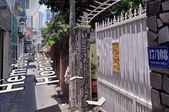bán nhà Đường hẻm 2 xe máy thông các hẻm Hoàng Diệu và Dã Tượng  Diện tích :60.9m2 Giá bán : 3 tỷ