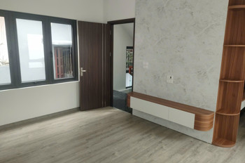 Bán nhà Lạc Long Quân - Tây Hồ, DT75m2, MT4.8m, gần Hồ Tây lộng gió (Chỉ 11.3 tỷ)