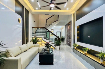 BÁN NHÀ NGUYỄN VĂN CỪ LONG BIÊN, DÂN XÂY, OTO,NGÕ THÔNG,42M NHỈNH 8 TỶ