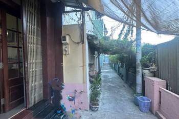 NHÀ 3 LẦU MÁI CHE THANG BTCT - HẺM ÂU DƯƠNG LÂN P3, Q8