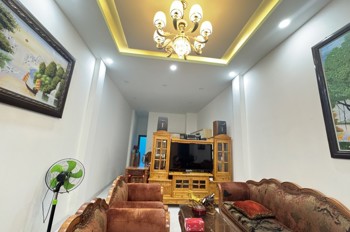 Bán nhà đường Nguyễn Xiển, Q.9: 66m2, 3 tầng, 4PN, SH, 5.5 tỷ. LH: 0933125879