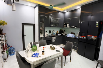 Hiếm, bán nhà Lạc Long Quân ngõ nông, gần ô tô, 46m² 5 tầng giá 9.8 tỷ