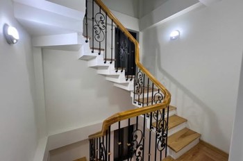 Nhà đẹp Lạc Long Quân, DT30m², 5 tầng, 3P. ngủ, ô chờ thang máy (11 tỷ)