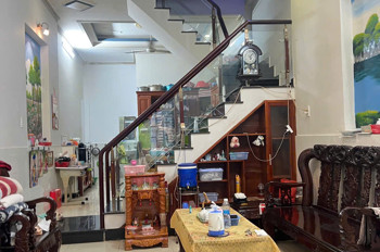 Bán nhà 2 Tầng Dĩ An,SHR đường nhựa 2 ô tô tránh,gần chợ,giá rẻ