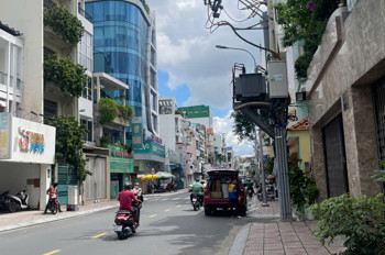 Cho thuê nhà mặt tiền đường Huỳnh Văn Bánh, Phú Nhuận tiện ở và kinh doanh với 7PN, 8WC và 1 MBKD