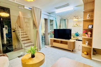 Nhà đẹp mặt ngõ Trích Sài - Tây Hồ, cách Hồ Tây 40m, DT35m2, 7 tầng, MT4.4m