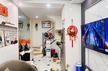 Bán Nhà Ngõ Thịnh Hào3 18/22m2. 5 tầng. mặt tiền 2.7m. giá 5.85 tỷ Đống Đa Hà Nội