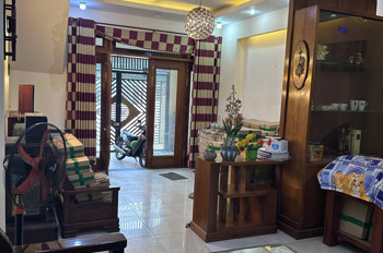 Nhà HXH đường ĐHT02, sát chợ, 5 x 18m, 4 tấm, 7 PN