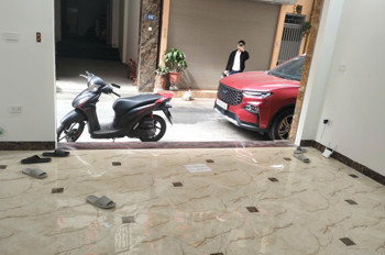 Nhà Hoàng Quốc Việt, ôtô vào nhà, gần hồ điều hòa, DT35m2, MT4m, 6 tầng thang máy (chỉ 16 tỷ)