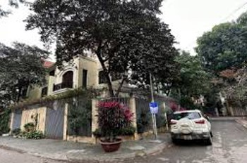 Chính chủ bán nhà phân lô liền kề Hoàng Quốc Việt 122m căn góc giá 51,9tỷ