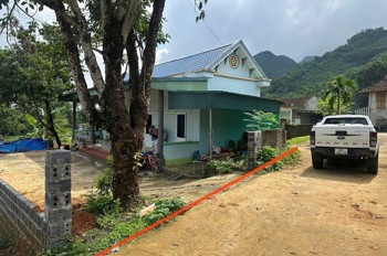 LÔ ĐẤT ĐẸP- GIÁ TỐT cần bán nhanh lô đất tặng kèm nhà mái thái tại huyện Yên Thủy tỉnh Hòa Bình