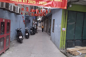 Tôi bán gấp căn nhà đẹp ở luôn ngõ 101 Thanh Nhàn, 38m2, 5 tầng, 6 phòng ngủ giá 12  tỷ có TL