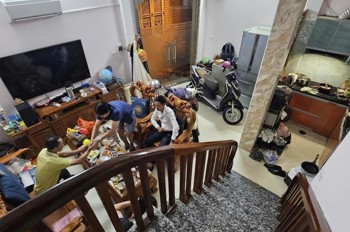 Bán nhà Đê La Thành dân xây, 31m 5 tầng 9,9tir- trung tâm kết nối khu vực Đống Đa