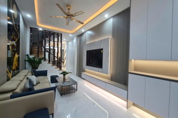 Bán nhà riêng Hoàng Mai, giá 10.6 tỷ, DT 48m2, nhà đẹp mới koong 10m ô tô gần