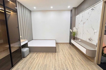 BÁN NHÀ PHỐ TRẠM LONG BIÊN,THANG MÁY,OTO ĐỖ CỔNG,MỚI TINH,NỞ HẬU,40M NHỈNH 9 TỶ