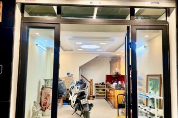 Bán Nhà Hào Nam 30m2. 6 tầng. mặt tiền 3.9m. giá 9.65 Tỷ Đống Đa Hà Nội