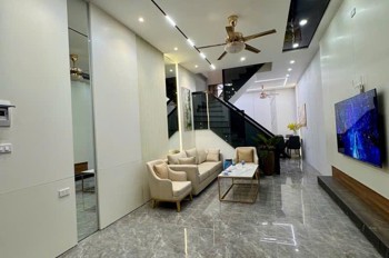 Bán nhà Hoàng Văn Thái - Ô tô vào nhà - 15,9 tỷ 45m2 5 tầng - sổ đỏ nở hậu