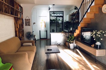 Bán nhà 2T Ngọc Thuỵ, nhà đẹp 46m x 4m ở luôn, oto tránh ngay cổng. chỉ nhỉnh 5 tỷ còn tl. LH