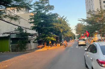 Bán nhà mặt tiền 2500m2 giá 8 triệu/m2 đường 236 sát đường Bến Than