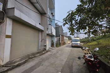 Bán nhà mặt phố Ngọc Thuỵ 76m x 5m vuông vắn, kinh doanh đỉnh giá chỉ 15 tỷ còn tl. LH 0936123469