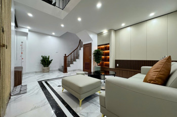 BÁN NHÀ NGỌC LÂM – FULL NỘI THẤT – 30M² – 6 TẦNG – GIÁ 8.3 TỶ