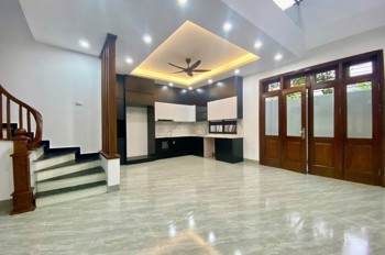 Bán nhà Ngọc Lâm 60m x 6T thang máy full nội thất ở luôn, gần phố. LH 0936123469