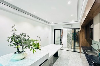 BÁN NHÀ MỚI- ĐẸP DÂN XÂY ĐỘC LÂP 7 TẦNG THANG MÁY Phố Trạm 34 m2 10.5 Tỷ Long Biên Hà Nội