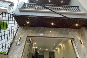 BÁN NHÀ RIỀNG Phố Nguyễn Văn Cừ- Long Biên 44m2 5 tầng 10 tỷ