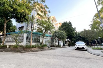 biệt thự lô góc Sài Đồng, vỉa hè rộng, ôtô tránh, view công viên cây xanh