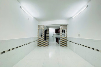 L1576 ⭐️ sát chợ Hạnh Thông Tây, SHR, Vuông, 2 tầng, 3x8m, 2.x tỷ