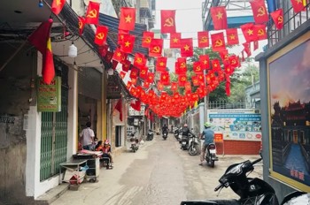 Bán Nhà Trại Cá 17/20m2. 5 tầng. mặt tiền 2.3m. giá 5.6 tỷ Hai Bà Trưng Hà Nội