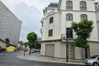 Cho thuê nhà 4 tầng  lô góc đối diện vincom ocean park 2