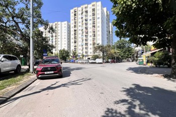 bán nhà Gia Thuỵ, 90m, mặt tiền 5.5m, ôtô tránh, full thổ cư