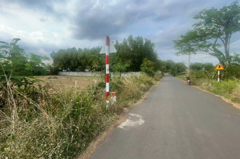 Đường nhựa - xuân sơn .khu dân cư . 

✌️✌️✌️: Với diện tích ngang 5x40 có 80 thổ cư . Giá chỉ 570tr