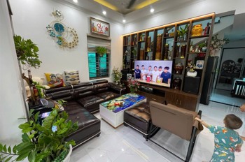 NHÀ ĐỘC LẬP 2 TẦNG – CĂN GÓC 2 MẶT THOÁNG – HẢI THÀNH 2
60M², NGÕ 3M, Ô TÔ ĐỖ CỬA – GIÁ CHỈ 2,4XX