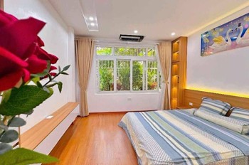 bán nhà tập thể tầng 2  trần quốc hoàn DT 90m 3 ngủ 2 wc lô góc giá 5,250 tỷ