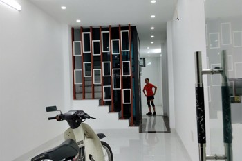 Chủ hạ giá nhà cần bay luôn ô tô tải vào tận cửa- xuân la, tây hồ