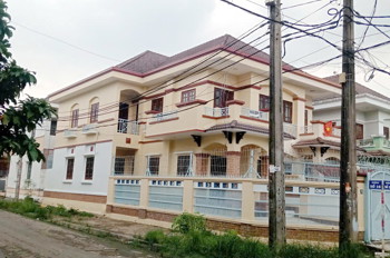 Giảm 900 triệu bán gấp căn nhà góc 2 mặt tiền đường Số 19 KDC Bình Hưng ngay bx Q8