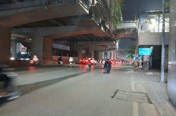 CC CẦN BÁN CĂN 7 TẦNG NẰM NGAY TRUNG TÂM HÀ NỘI .
7 TẦNG THANG MÁY. LÔ GÓC. NGÕ THÔNG. Ô TÔ TRÁNH