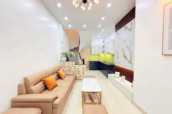 lạc long quân 35m x5 tầng 8,75 tỷ gần hồ,30m ô tô tránh,ngõ ba gác thông,nở hậu