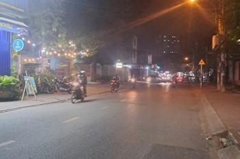 Bán nhà đường Hồ Bá Phấn, Phước Long A, 9, TP HCM. DT 130m2, 2 tầng, 4PN, giá 9,8 tỷ, sổ hồng. Liên