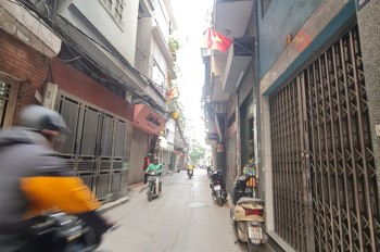 Bán Nhà Ngõ Thịnh Hào1. 28m2. 4 tầng. mặt tiền 3.9m. giá 13 Tỷ Đống Đa Hà Nội