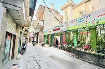Bán Nhà Ngõ Quỳnh 28/34m2. 4 tầng. mặt tiền 2.5m. giá 8 Tỷ Hai Bà Trưng Hà Nội