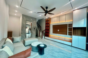 Bán nhà Đàm Quang Trung 39m 6 tầng MT5m thang máy lô góc giá 10 tỷ