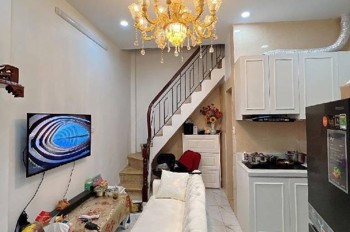 bán nhà quán thánh ba đình 22m x4 tầng 6,9 tỷ lô góc,3 nhà ra phố