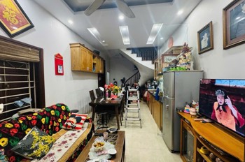 Bán nhà Hoàng Hoa Thám 38m2. 5 tầng. mặt tiền 3.5m. giá 10.5 Tỷ Ba Đình Hà Nội